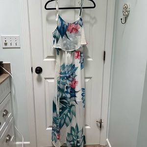Vici Tropical maxi dress size medium 
Never worn! NWT